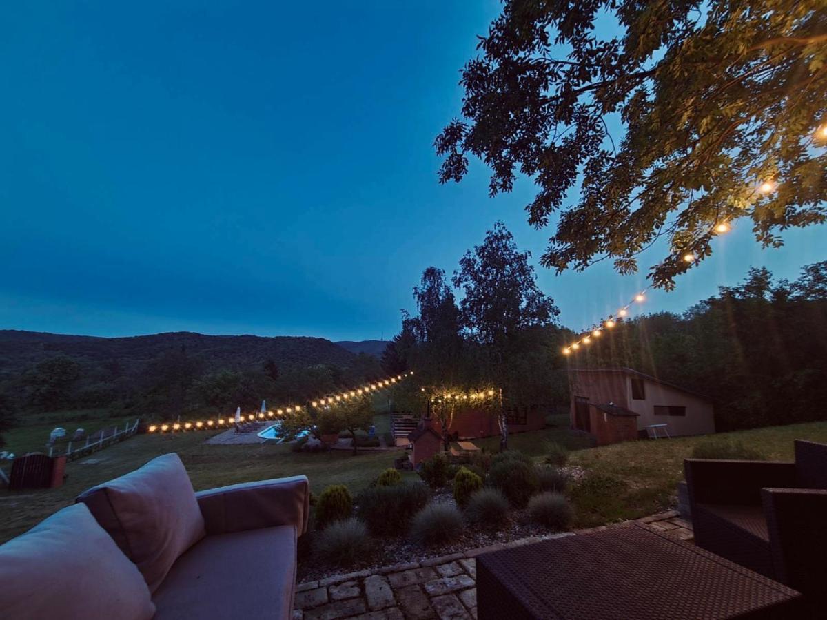 Fruska Pool House Villa Sremska Kamenica ภายนอก รูปภาพ
